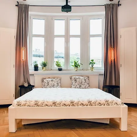 Yellow Pillow Lux * Krakov